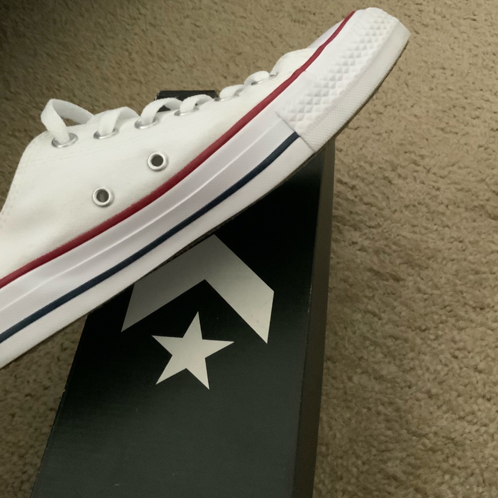 Converse (WORN ONLY ONCE)